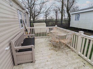 Outdoor dining - Homeslea 33 Millennium Gardens (Morpeth)
