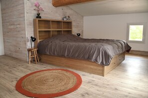 3 bedrooms, iron/ironing board, internet, bed sheets - Provencal house with heated pool, jacuzzi and view 5 minutes from the Colorado (Viens)