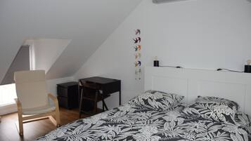 Fer et planche Ă repasser, accĂšs Internet, draps fournis