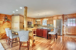 Fridge, microwave, oven, stovetop - 15% off Spring Special - Wifi - Family and Pet Friendly - One Level (Sigel)