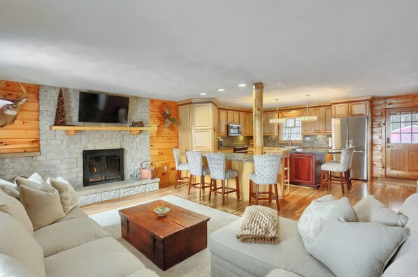 Smart TV, fireplace - 15% off Spring Special - Wifi - Family and Pet Friendly - One Level (Sigel)