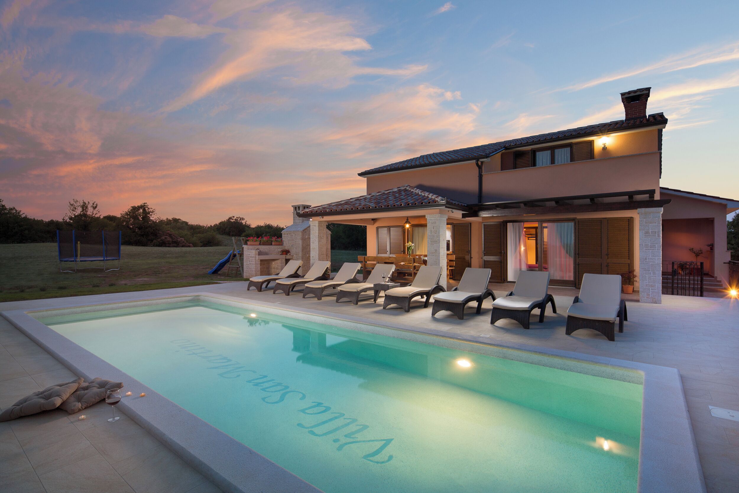 Ulkouima-allas, lämmitetty uima-allas