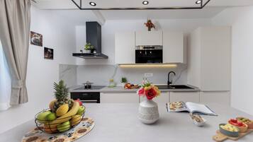 Fridge, microwave, dishwasher, coffee/tea maker