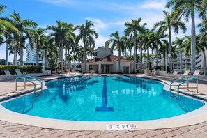 A heated pool - 🌊Waterfront Community🌴Pool/Hot Tub/Workout Room🐬Bahia Vista 363 (St. Petersburg)