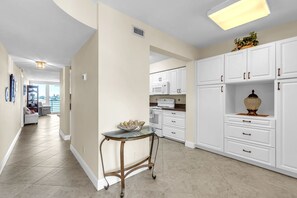 Interior - 🌊Waterfront Community🌴Pool/Hot Tub/Workout Room🐬Bahia Vista 363 (St. Petersburg)