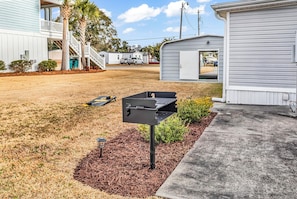 Terrace/patio - Seabreeze Serenity-2 Kings, 1 Queen, garage, large yard (Murrells Inlet)