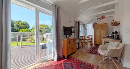 A lodge/cabin that sleeps 2 guests in 1 bedroom
