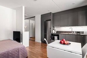 Unclassified image, 4 of 15, button