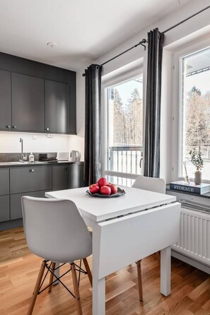 Unclassified image, 5 of 15, button