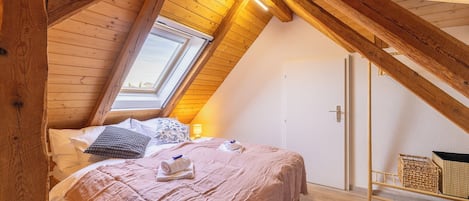 4 bedrooms, free WiFi, bed sheets