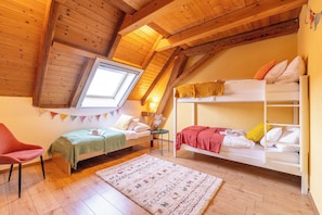 4 bedrooms, free WiFi, bed sheets