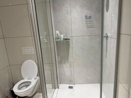 Apartment, Balcony | Bathroom