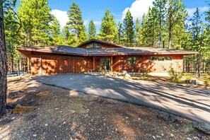 Exterior - South Meadow 69 - Woodsy Retreat (Black Butte Ranch)