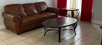 Entire home in Port Richey, Florida, 2 bedroom 1 bath Residential-Free Parking