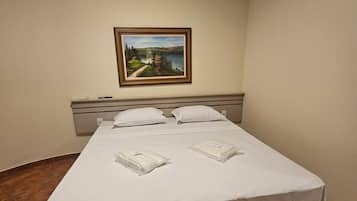 Deluxe Chalet | Minibar, desk, laptop workspace, iron/ironing board