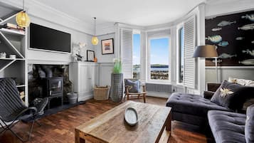 Télévision, cheminée