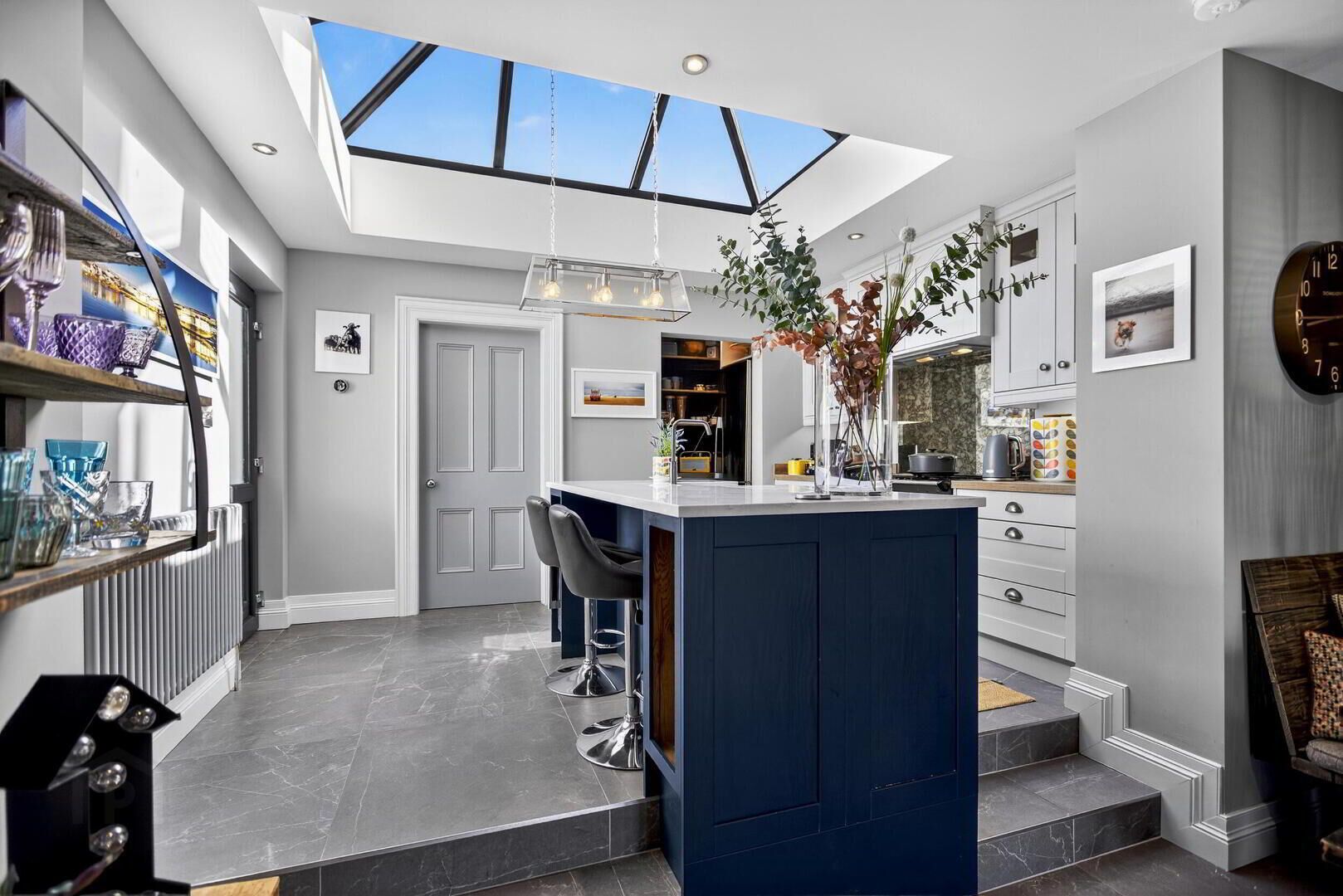 Micro-ondes, four, plaque de cuisson, lave-vaisselle