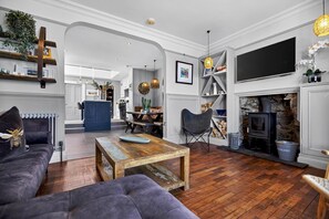 TV, fireplace