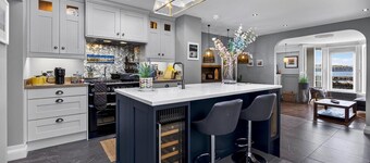 Modern Coastal Living at Old Slipway House – Walk to Beach & Harbour