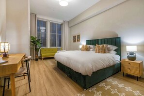4 bedrooms, desk, iron/ironing board, WiFi - The Steamie on Bath St (Glasgow)