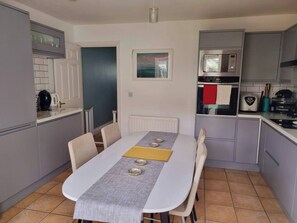 Dining room - Room-kings Room to Enjoy the Stars (Lusk)