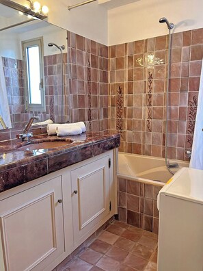 A bathroom with a marble sink, a bathtub, and a shower. - Les Camelias – Bright One-Bedroom Apartment with Terrace and Garage (Antibes)
