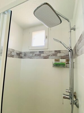 Shower - V0865 - Air-conditioned vacation home sleeps 6 with private parking (Vias)