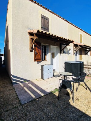 Exterior - V0865 - Air-conditioned vacation home sleeps 6 with private parking (Vias)