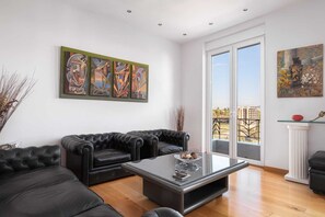 Smart TV - Acropolis Elegant Penthouse, Apartment (Athens)