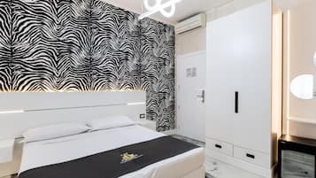 Tripla Basic, vista cortile | Una cassaforte in camera, Wi-Fi gratuito