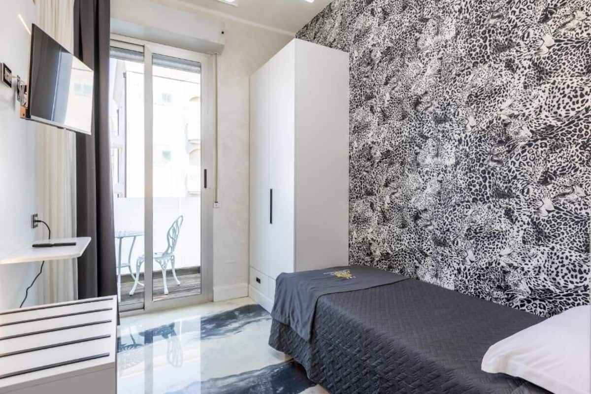 Singola Deluxe, balcone, vista mare | Una cassaforte in camera, Wi-Fi gratuito