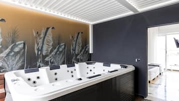 Deluxe Suite, Balcony, Sea View | Interior