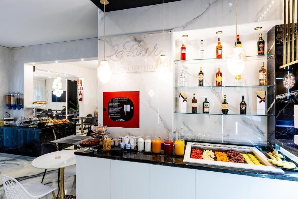 Basic Triple Room, Courtyard View | Dining