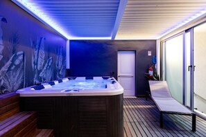 Deluxe Suite, Balcony, Sea View | Bahagian dalam