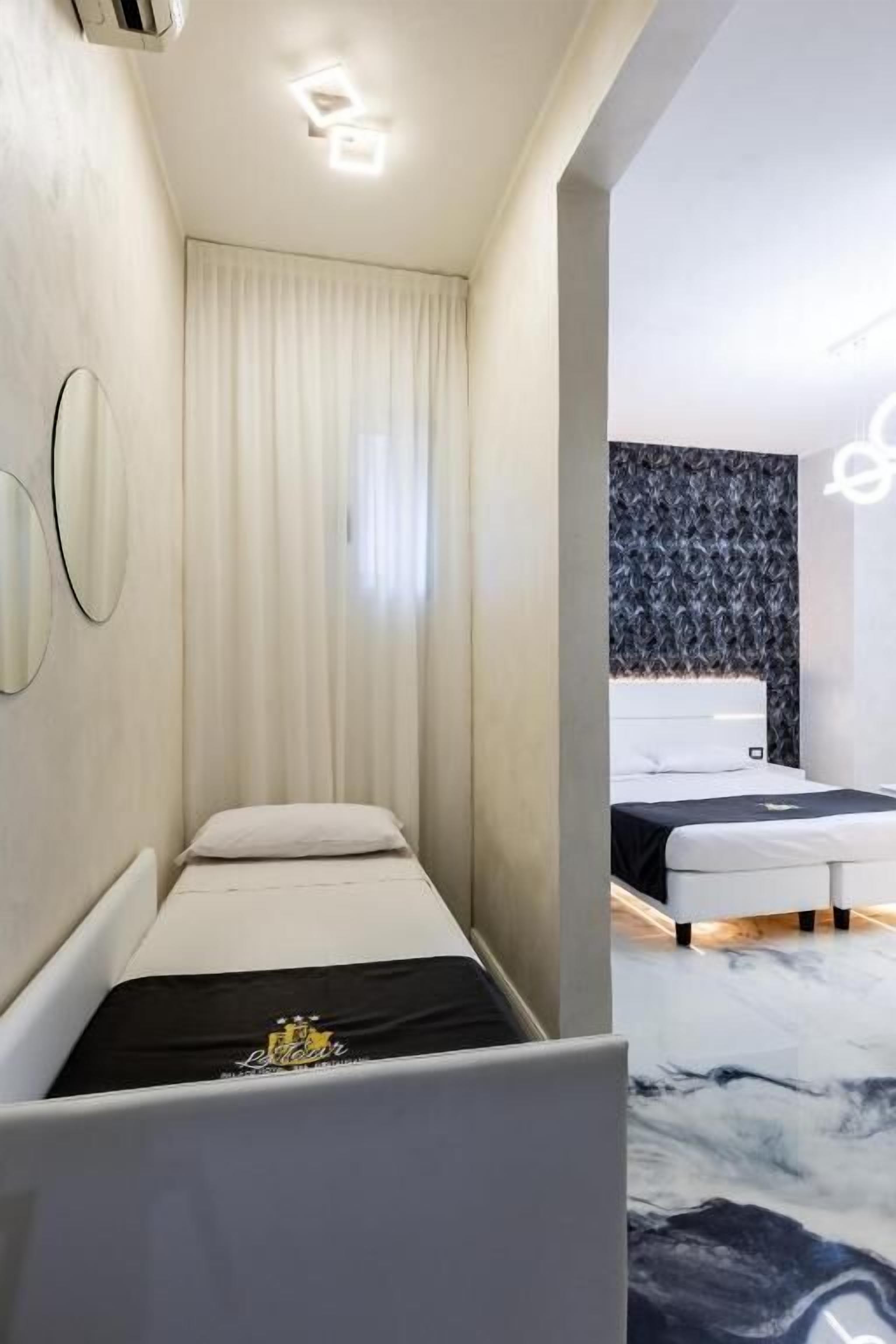 Tripla Basic, vista cortile | Una cassaforte in camera, Wi-Fi gratuito