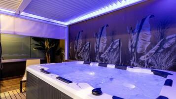 Deluxe Suite, Balcony, Sea View | Interior