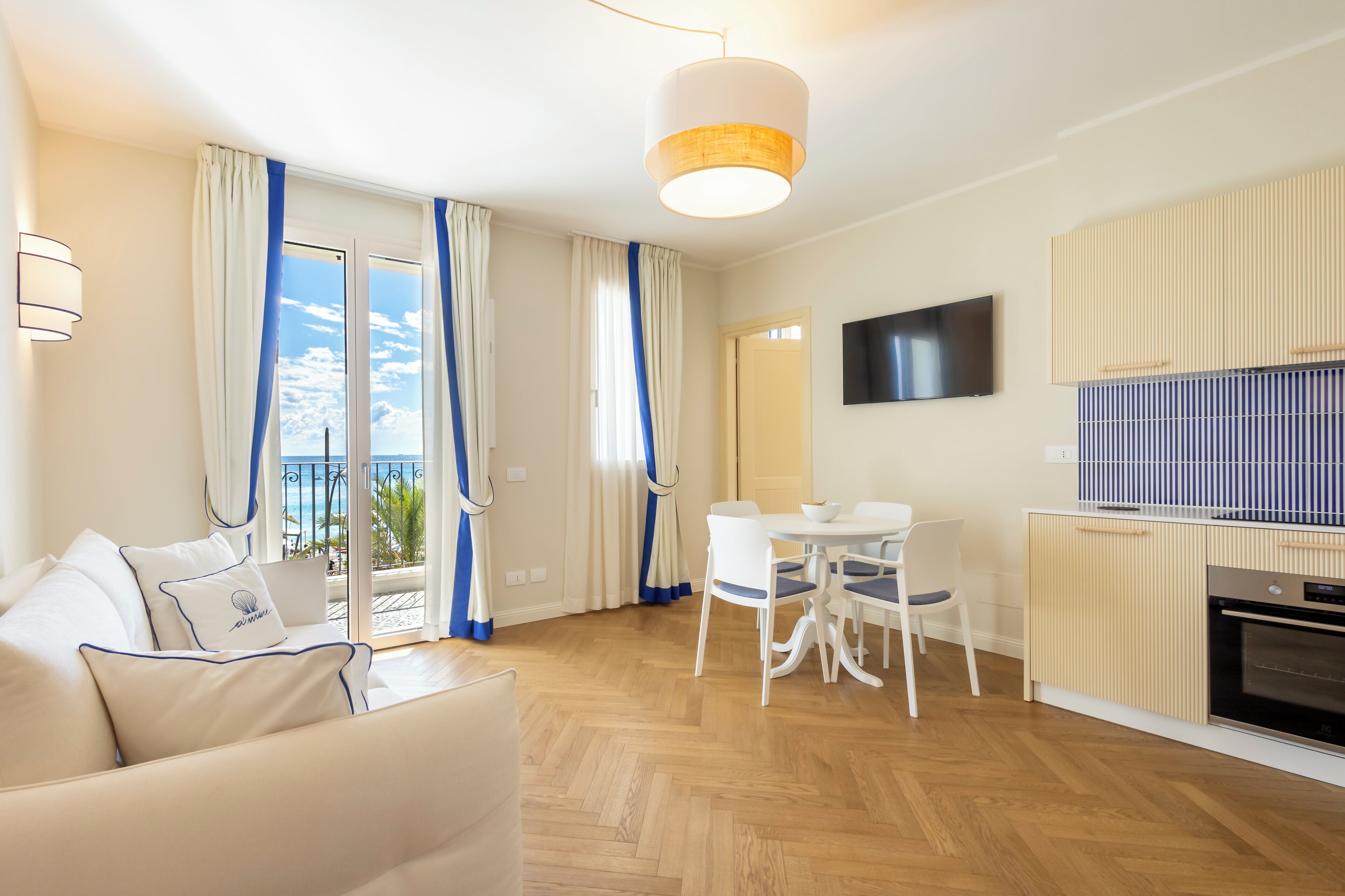 Deluxe Apartment, Balcony, Sea View (Poetica) | Living area