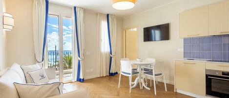 Deluxe Apartment, Balcony, Sea View (Poetica) | Living area