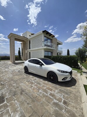 Luxury Double Room, Balcony, Sea View | Property grounds - Lake Elementaita Flamingo Bay (Nakuru County)