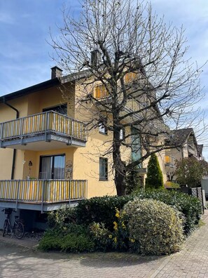 Exterior - Loft with Fireplace – a Charming and Unique Apartment (Karlsdorf-Neuthard)