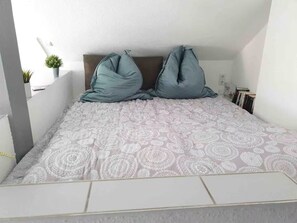 1 bedroom, iron/ironing board, travel cot, free WiFi - Loft with Fireplace – a Charming and Unique Apartment (Karlsdorf-Neuthard)