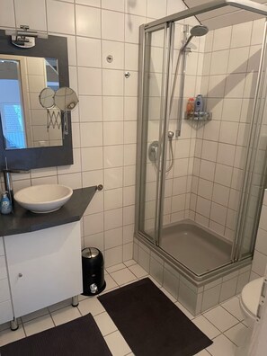 Shower, hair dryer, towels, soap - Loft with Fireplace – a Charming and Unique Apartment (Karlsdorf-Neuthard)