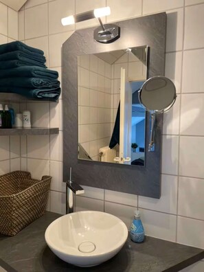 Bathroom - Loft with Fireplace – a Charming and Unique Apartment (Karlsdorf-Neuthard)