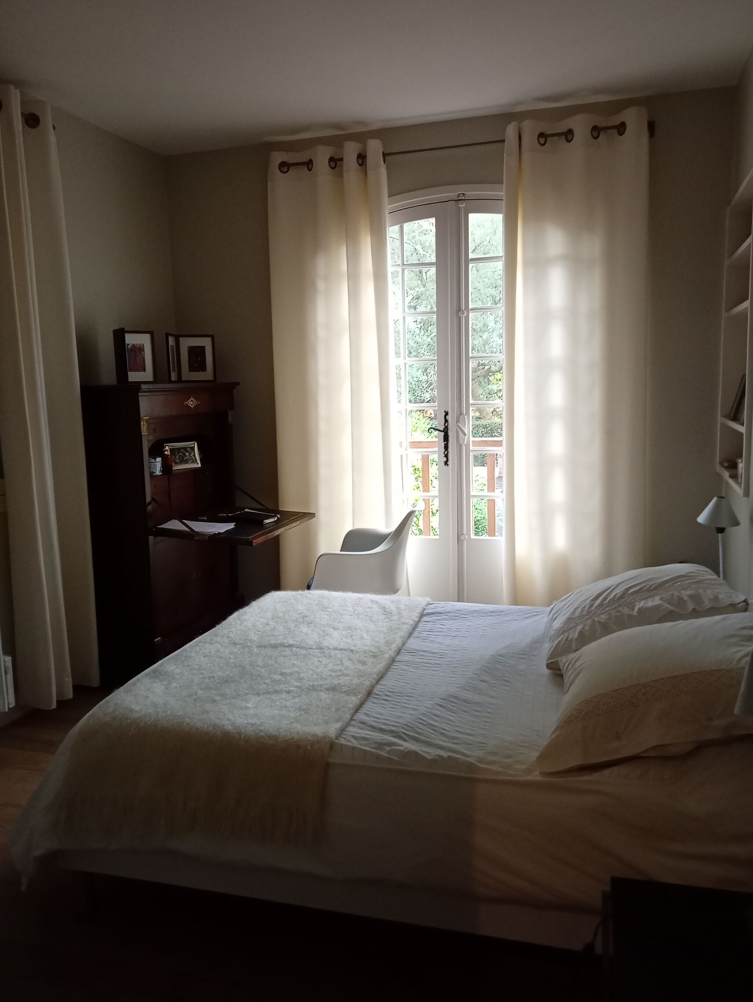 5 chambres, fer et planche à repasser, draps fournis