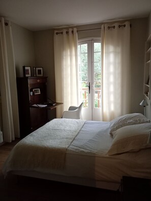 5 Schlafzimmer, Bügeleisen/Bügelbrett, Bettwäsche