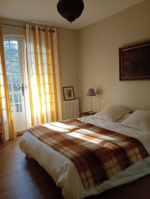 5 Schlafzimmer, Bügeleisen/Bügelbrett, Bettwäsche