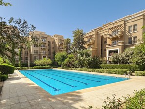 Outdoor pool - Spacious 3-Bedroom Garden Apartment in Katameya Plaza, New Cairo (Cairo Governorate)