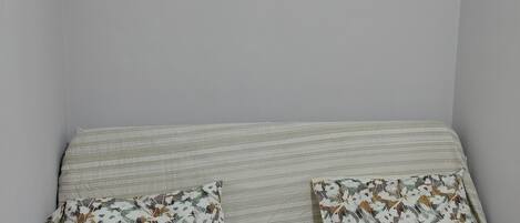 1 chambre, fer et planche à repasser, Wi-Fi gratuit, draps fournis