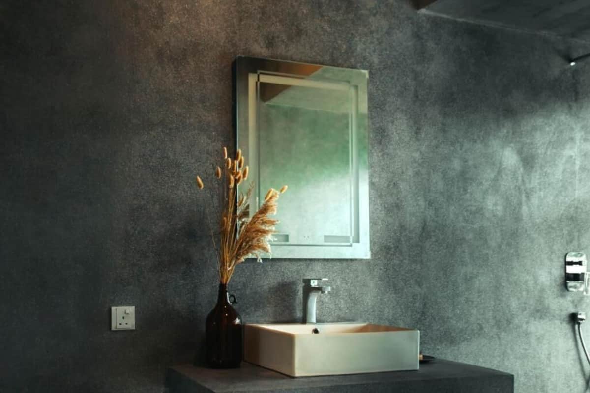 Shower, towels, soap, shampoo