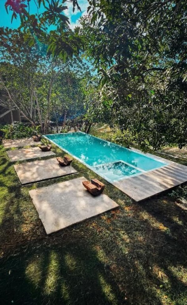 Outdoor pool - Vrihee Resort (Weligama)